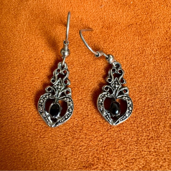 Elegant Black and Silver Jewelry Set - Picture 4 of 10